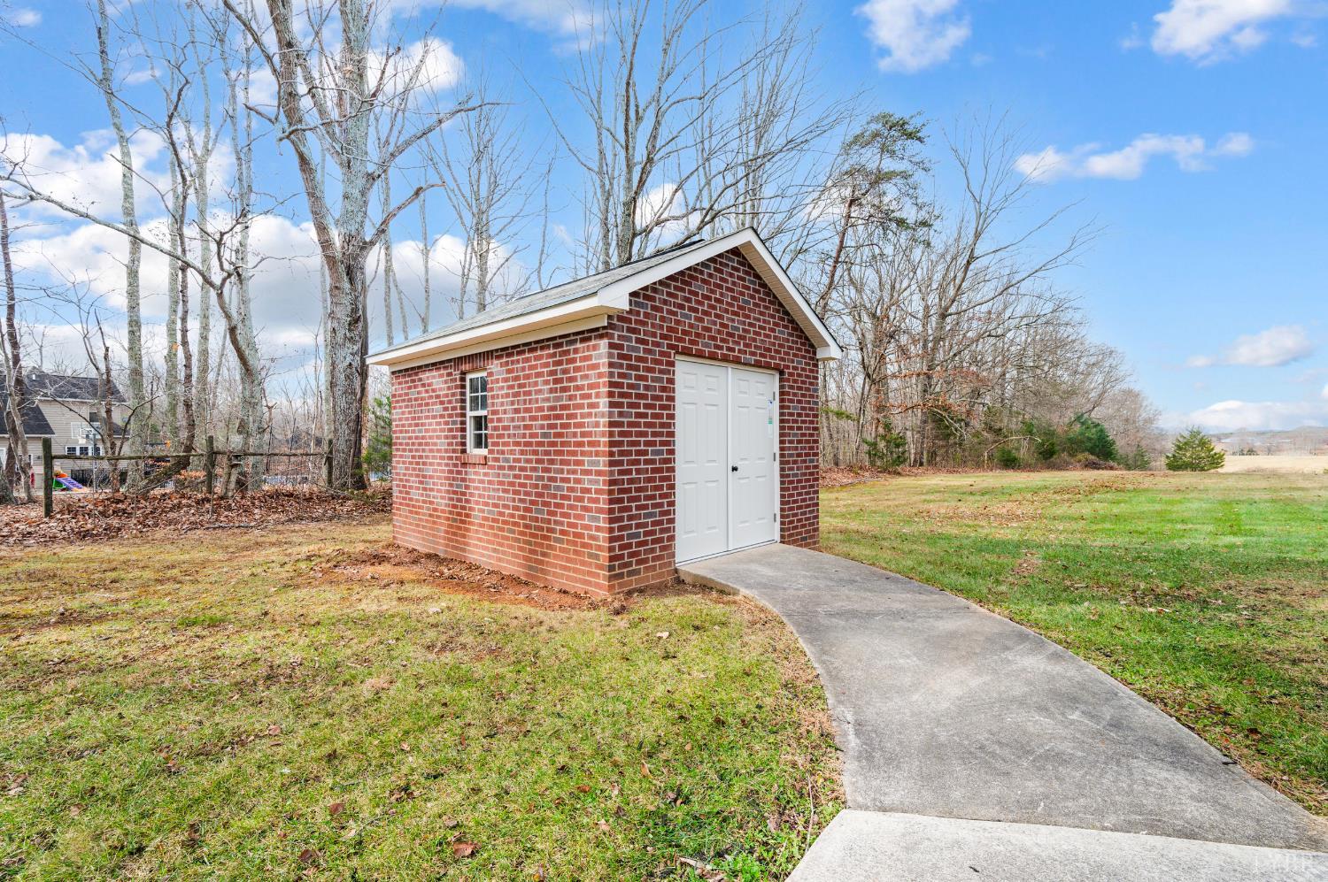 2365 Police Tower Road Appomattox, VA 24522 - Photo 37 of 52 a backyard of a house with lots of green space