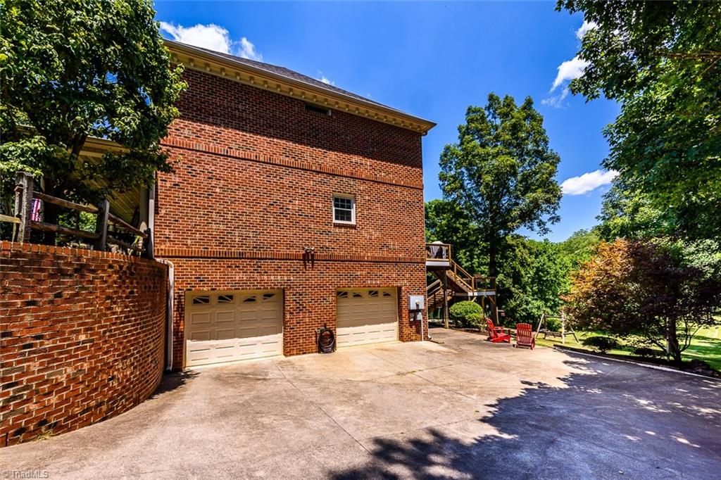 8076 Glengarriff Road Clemmons, NC 27012 - Photo 5 of 29 Gallery Image 5
