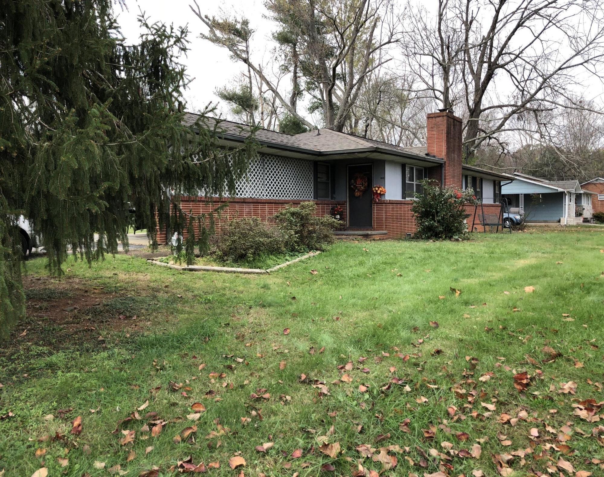 5313 Bluefield Road Knoxville, TN 37921 - Photo 12 of 18 a view of a yard in front of house