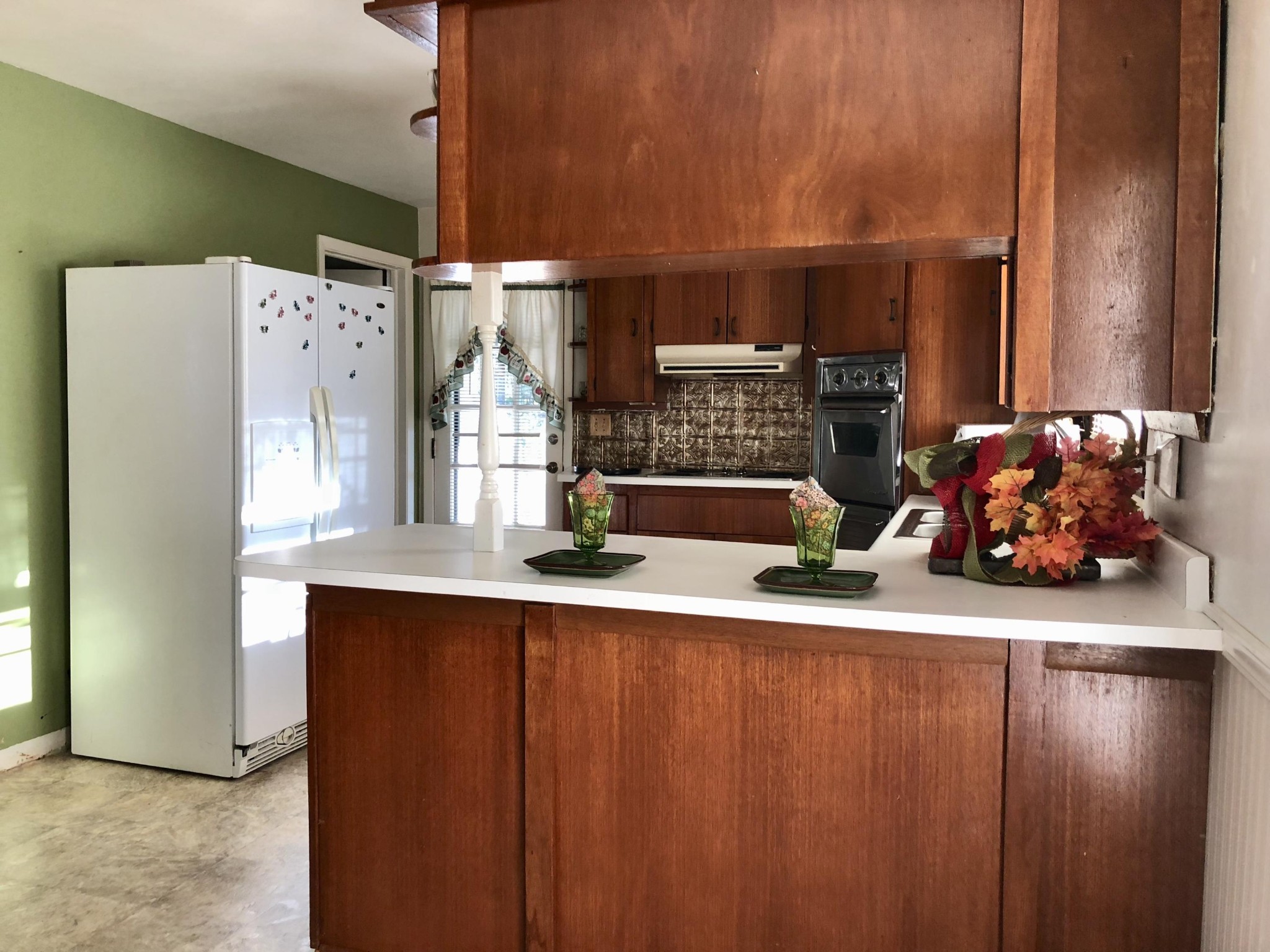 5313 Bluefield Road Knoxville, TN 37921 - Photo 7 of 18 a kitchen with stainless steel appliances a refrigerator and a stove