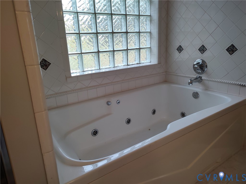 5475 Cold Harbor Road Mechanicsville, VA 23111 - Photo 14 of 29 a bathroom with a tub and a window