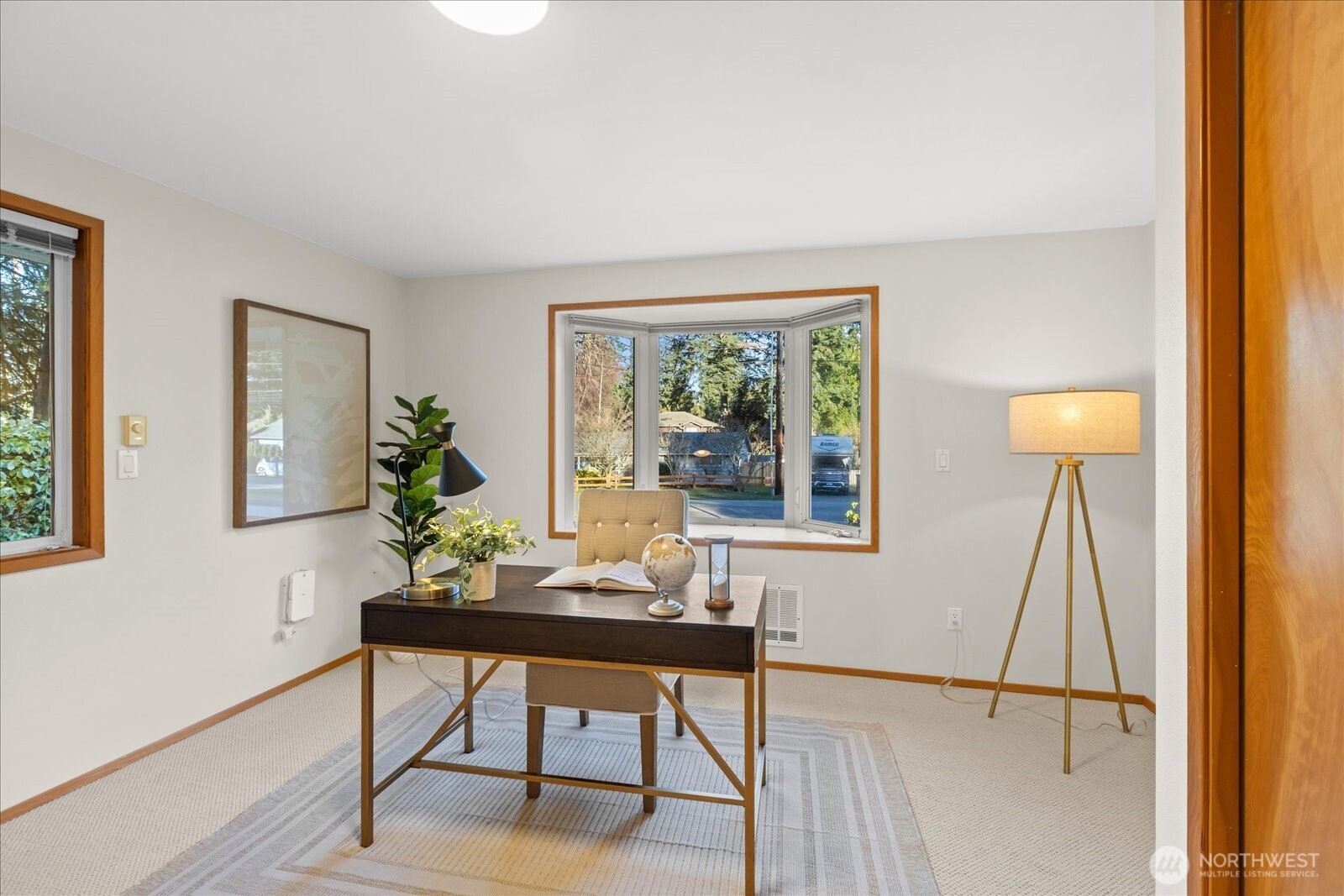 22210 96th Avenue West Edmonds, WA 98020 - Photo 21 of 35 a workspace room with furniture and a potted plant