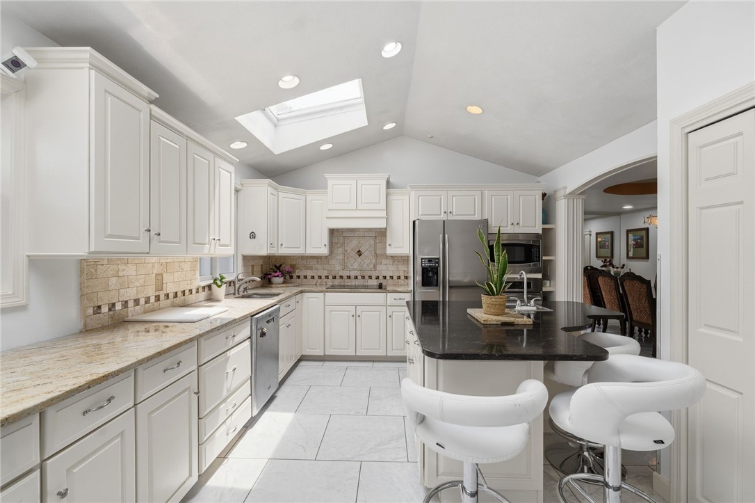 125 Old Mendon Road Cumberland, RI 02864 - Photo 6 of 40