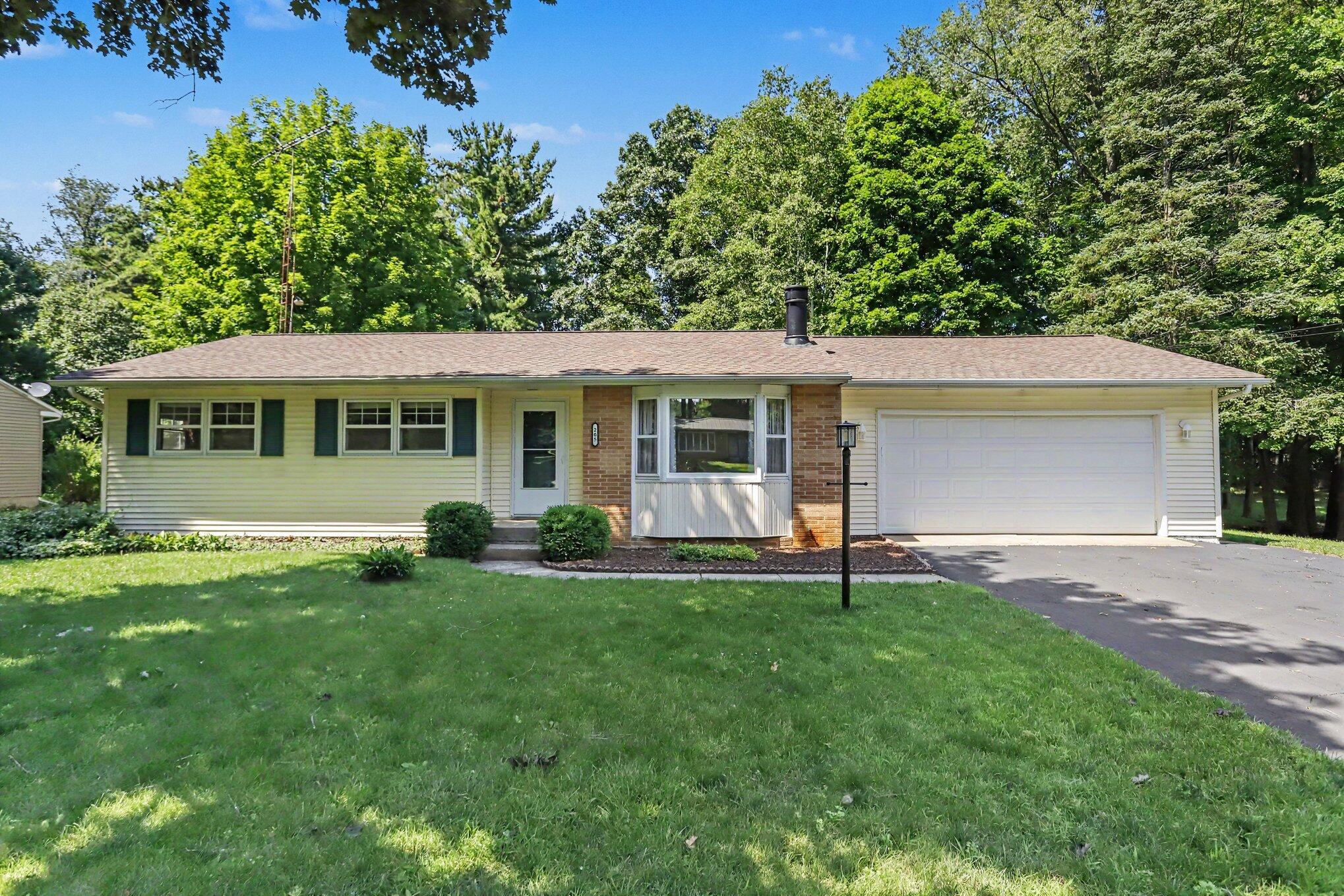205 Highfield Road Marshall, MI 49068 - Photo 1 of 26 002_file_4324