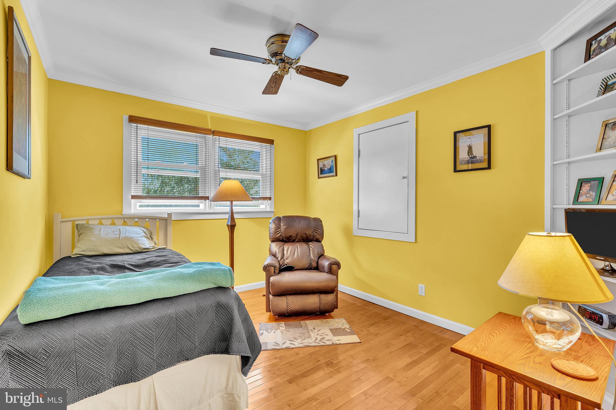 6 Park Road Mount Holly, NJ 08060 - Photo 31 of 58 a bedroom with a bed and lamp