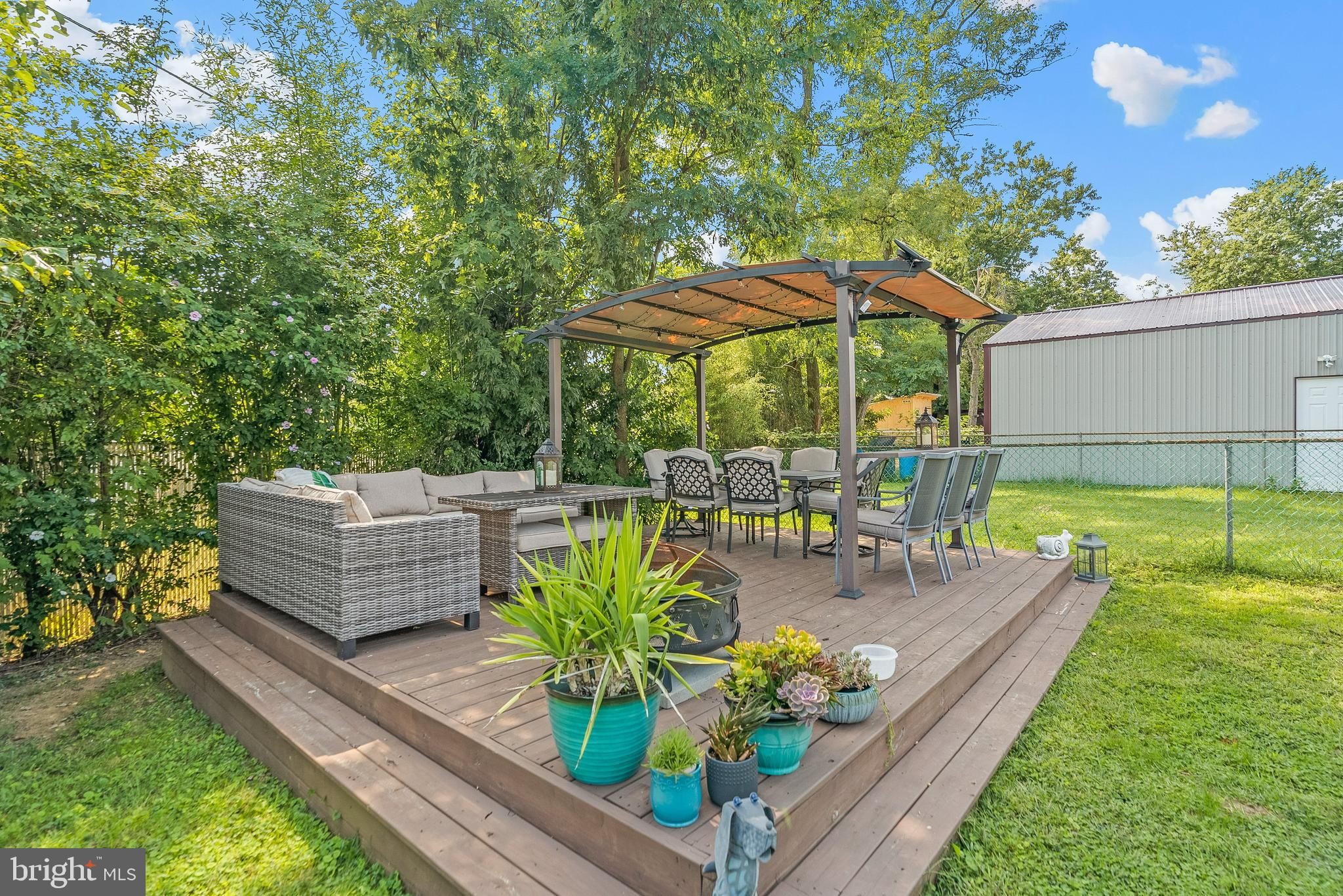 15047 London Road Philadelphia, PA 19116 - Photo 22 of 28 Brand new floating deck w/ Gazebo