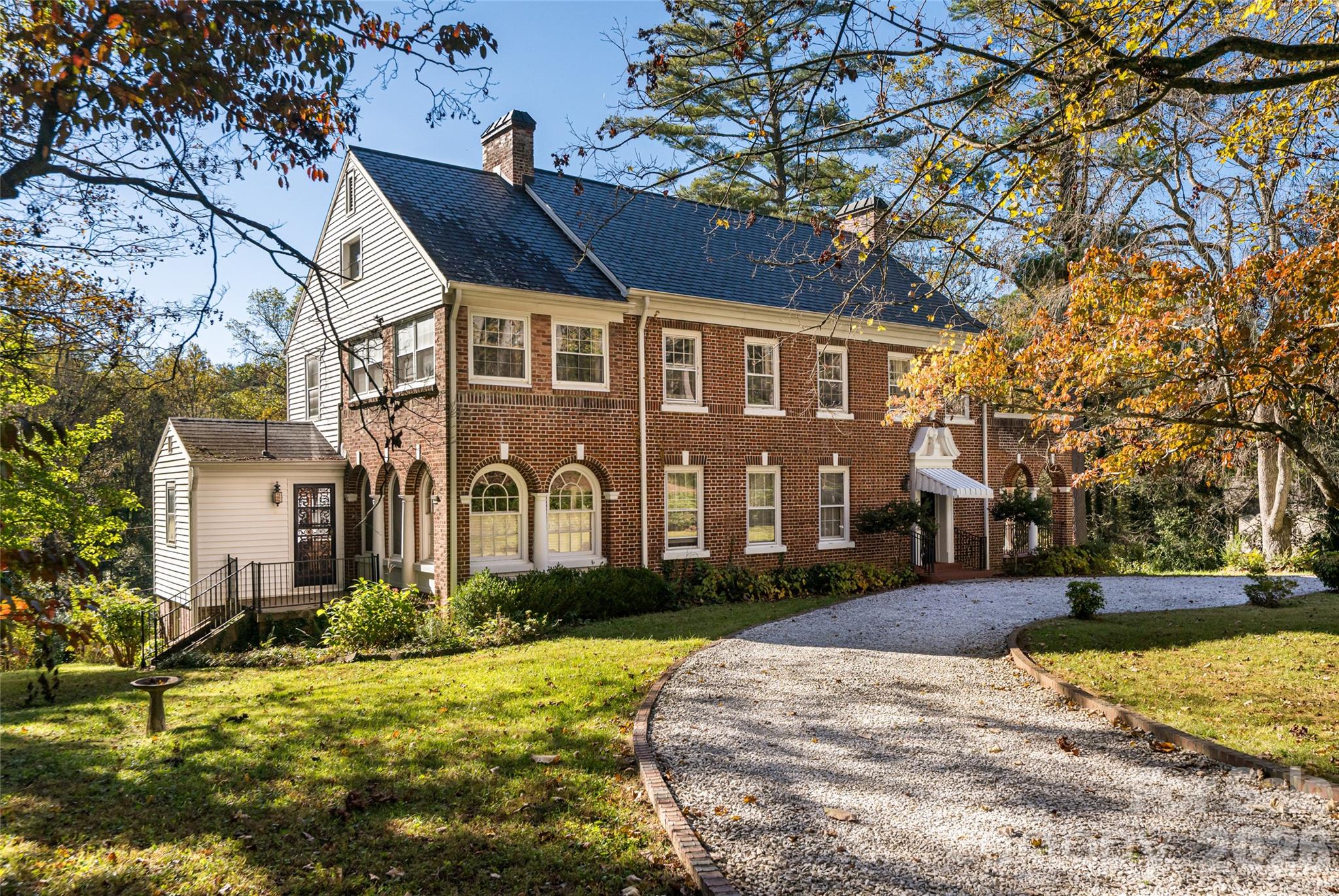 325 Vanderbilt Road Asheville, NC 28803 - Photo 4 of 48