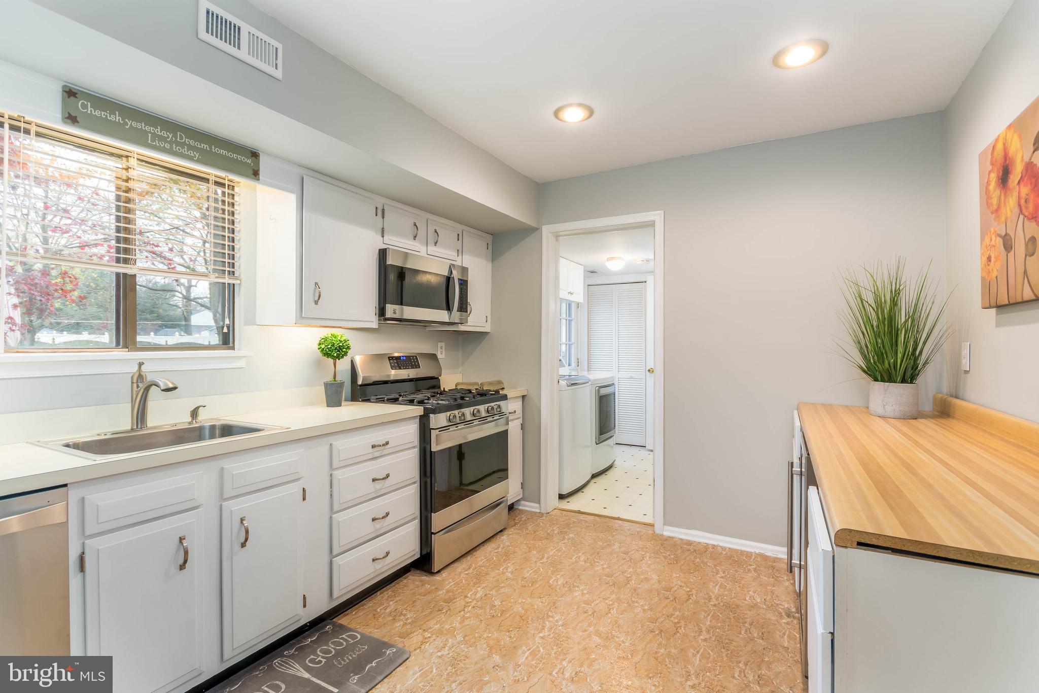 108 Newport Road Sicklerville, NJ 08081 - Photo 6 of 24 Gallery Image 6