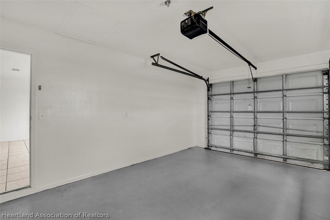 3533 Cemetery Road Sebring, FL 33870 - Photo 11 of 21 a view of a garage