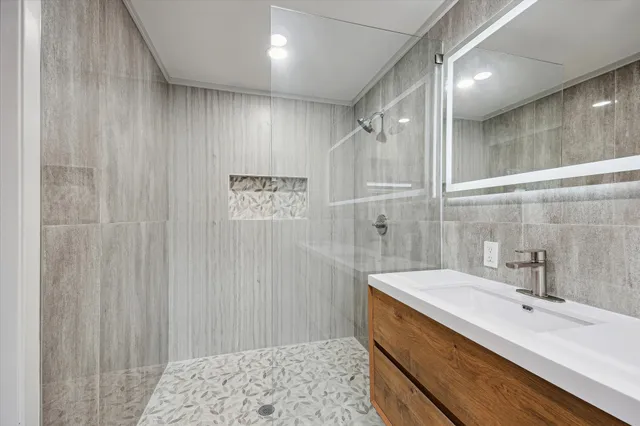 $3,350 | 5822 Yarwell Drive, Houston, TX 77096