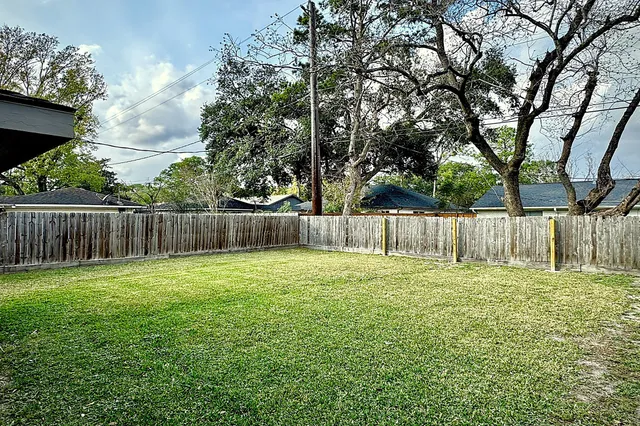 $3,350 | 5822 Yarwell Drive, Houston, TX 77096
