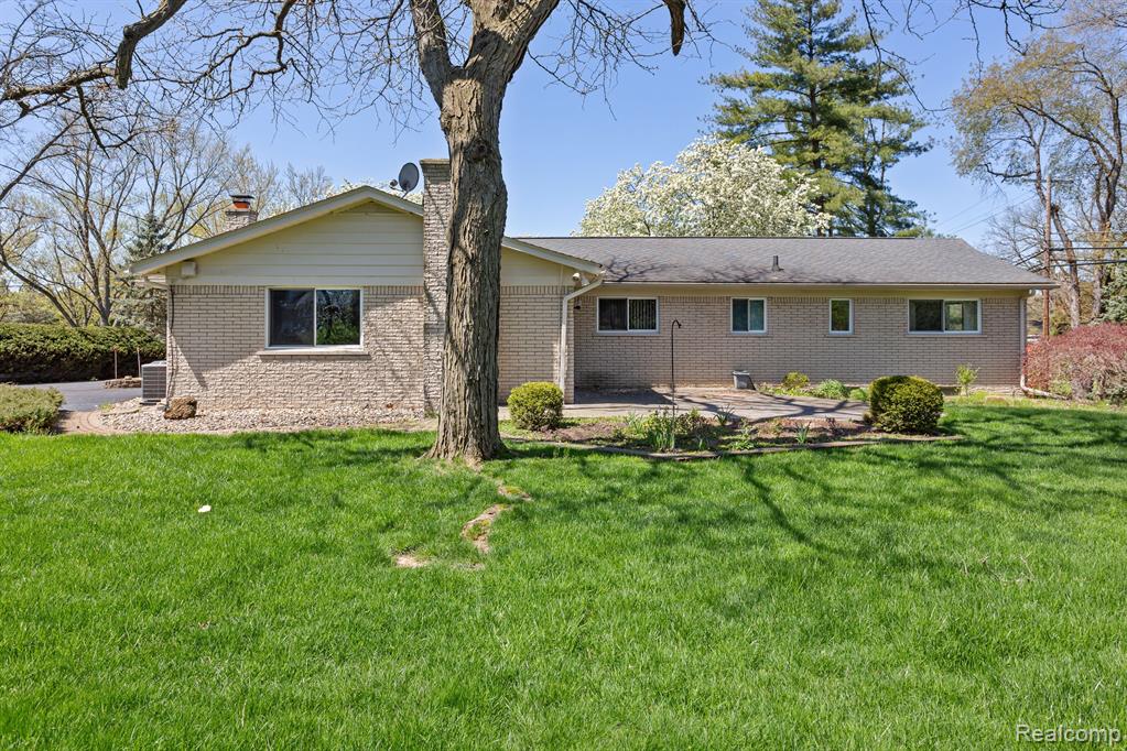 25826 Farmington Road Farmington Hills, MI 48336 - Photo 35 of 43