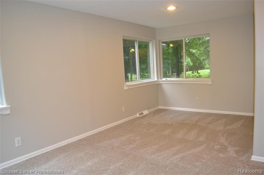 166 South Maple Leaf Road Lapeer, MI 48446 - Photo 11 of 21
