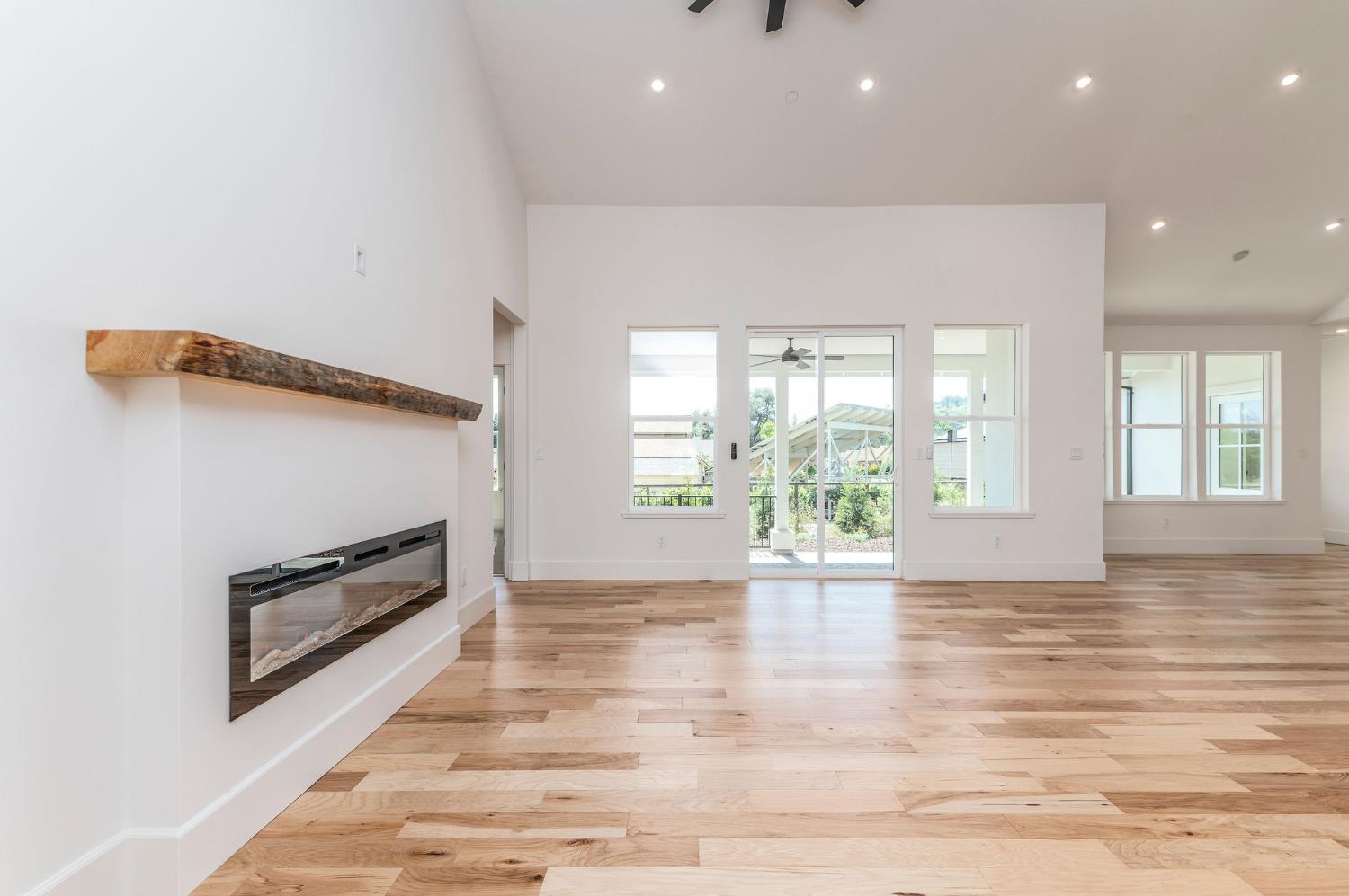 358 Oak Tree Circle Murphys, CA 95247 - Photo 5 of 70