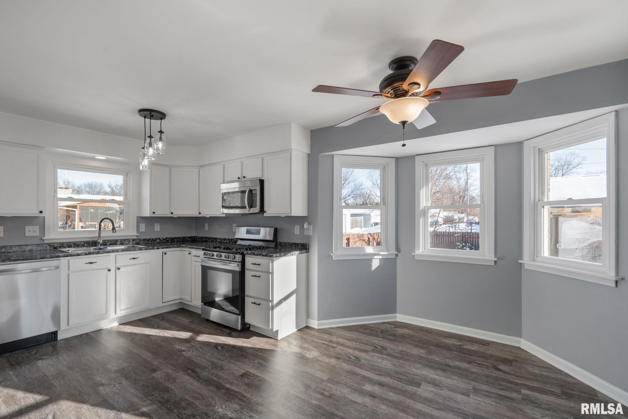 622 53rd Street Moline, IL 61265 - Photo 15 of 45