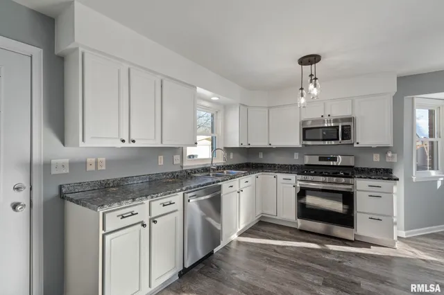 $162,500 | 622 53rd Street, Moline, IL 61265