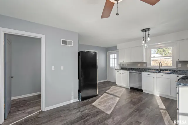 $162,500 | 622 53rd Street, Moline, IL 61265