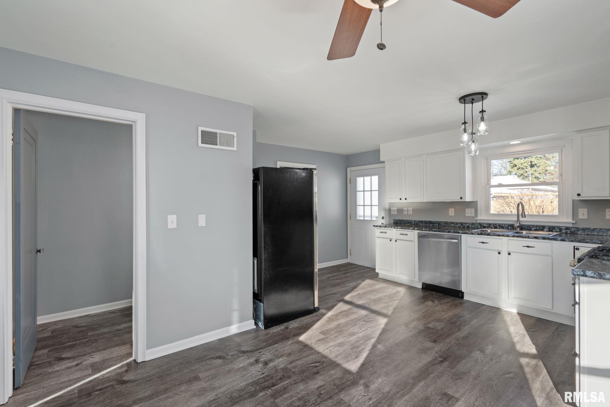 622 53rd Street Moline, IL 61265 - Photo 17 of 45