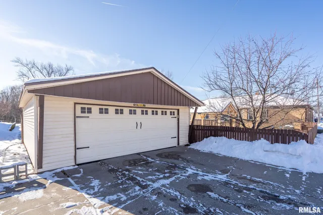 $162,500 | 622 53rd Street, Moline, IL 61265