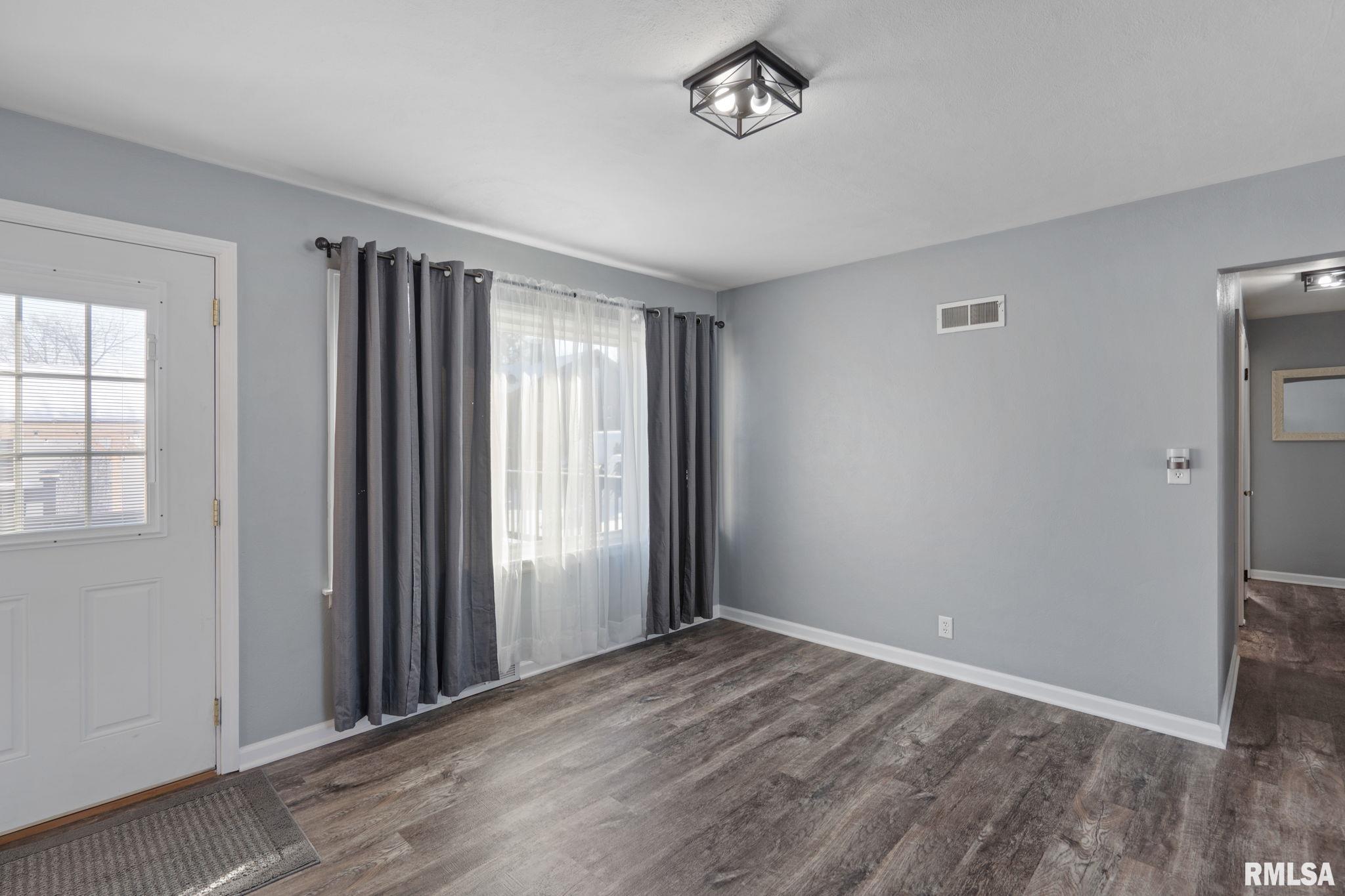 622 53rd Street Moline, IL 61265 - Photo 9 of 45