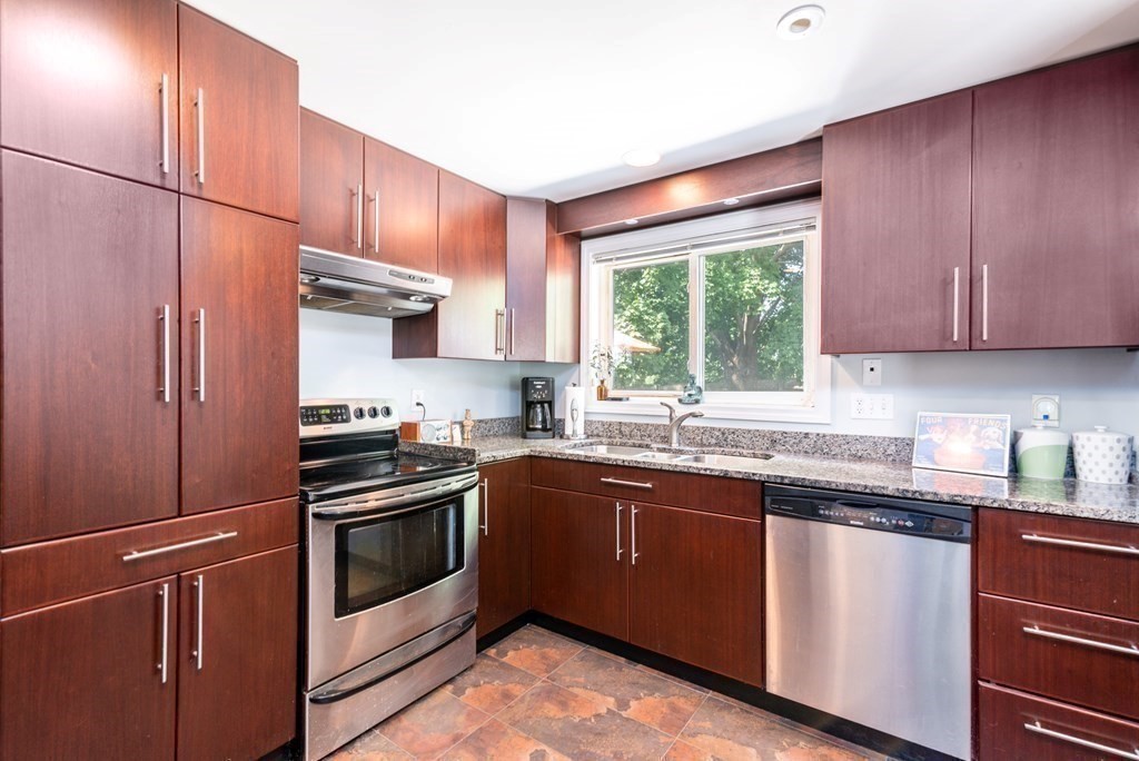 36 Marjorie Road Braintree, MA 02184 - Photo 6 of 40 Gallery Image 6