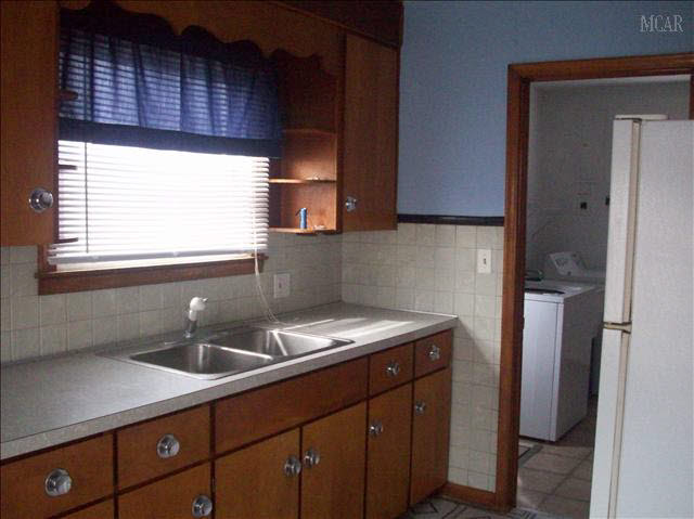 464 East Dean Road Temperance, MI 48182 - Photo 4 of 5 Kitchen