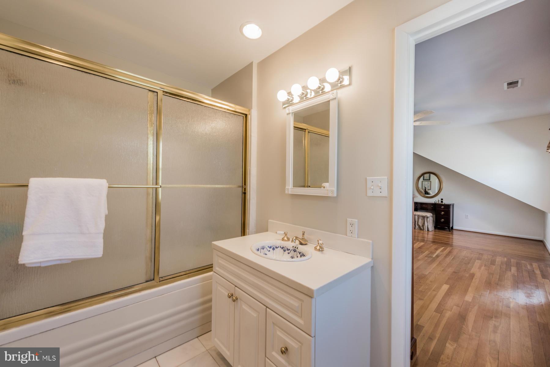 13602 Royal Crest Road Phoenix, MD 21131 - Photo 22 of 29 a bathroom with a sink and a mirror
