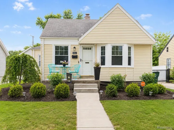 $389,000 | 2841 Royal Avenue, Berkley, MI 48072