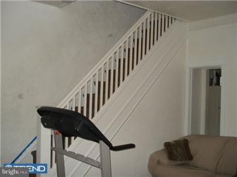 923 Flanders Road Philadelphia, PA 19151 - Photo 3 of 12 Living Room