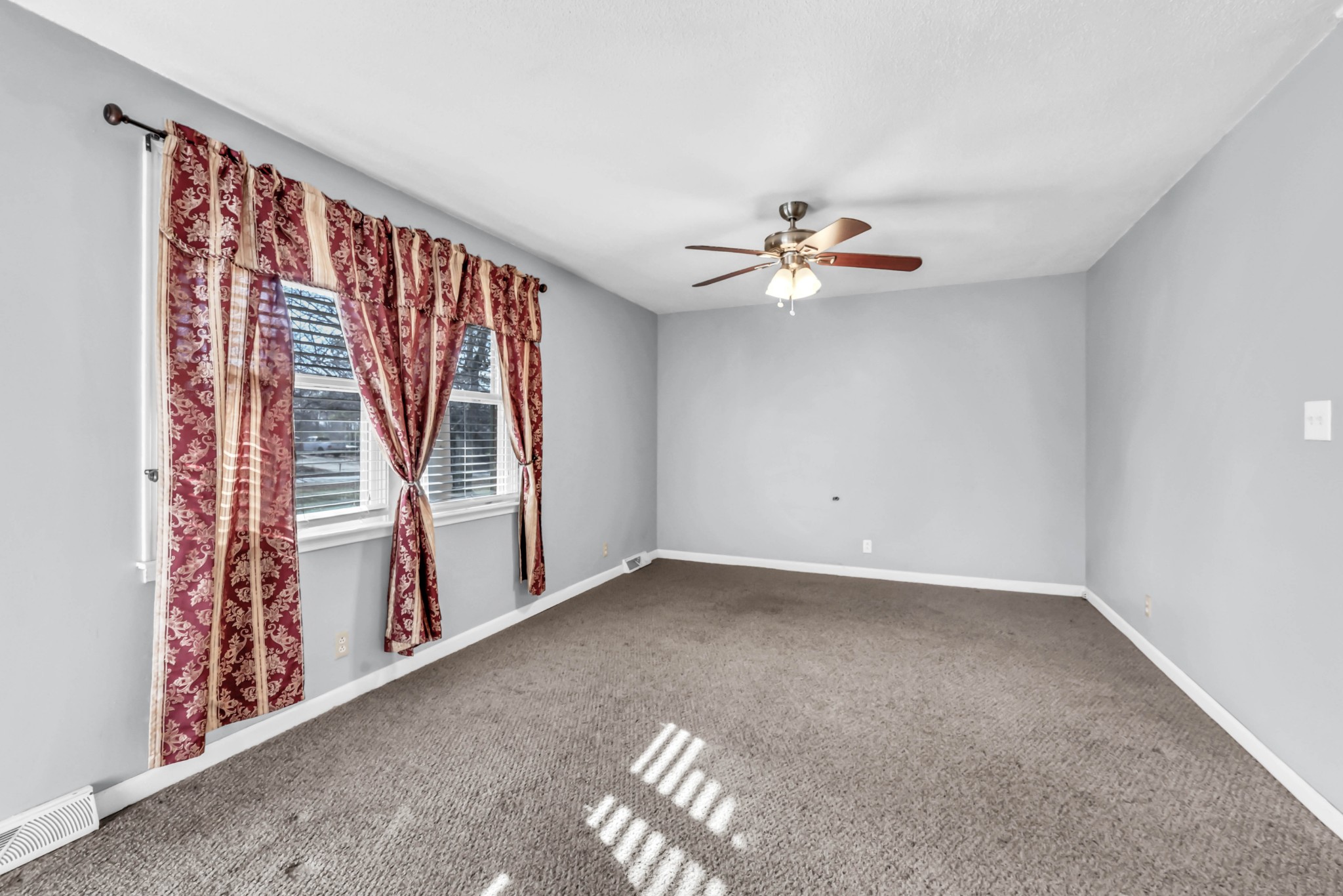 1925 Old Dover Road Clarksville, TN 37042 - Photo 5 of 33 Gallery Image 5