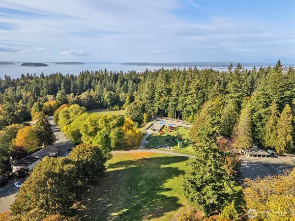 a picture of a mirror