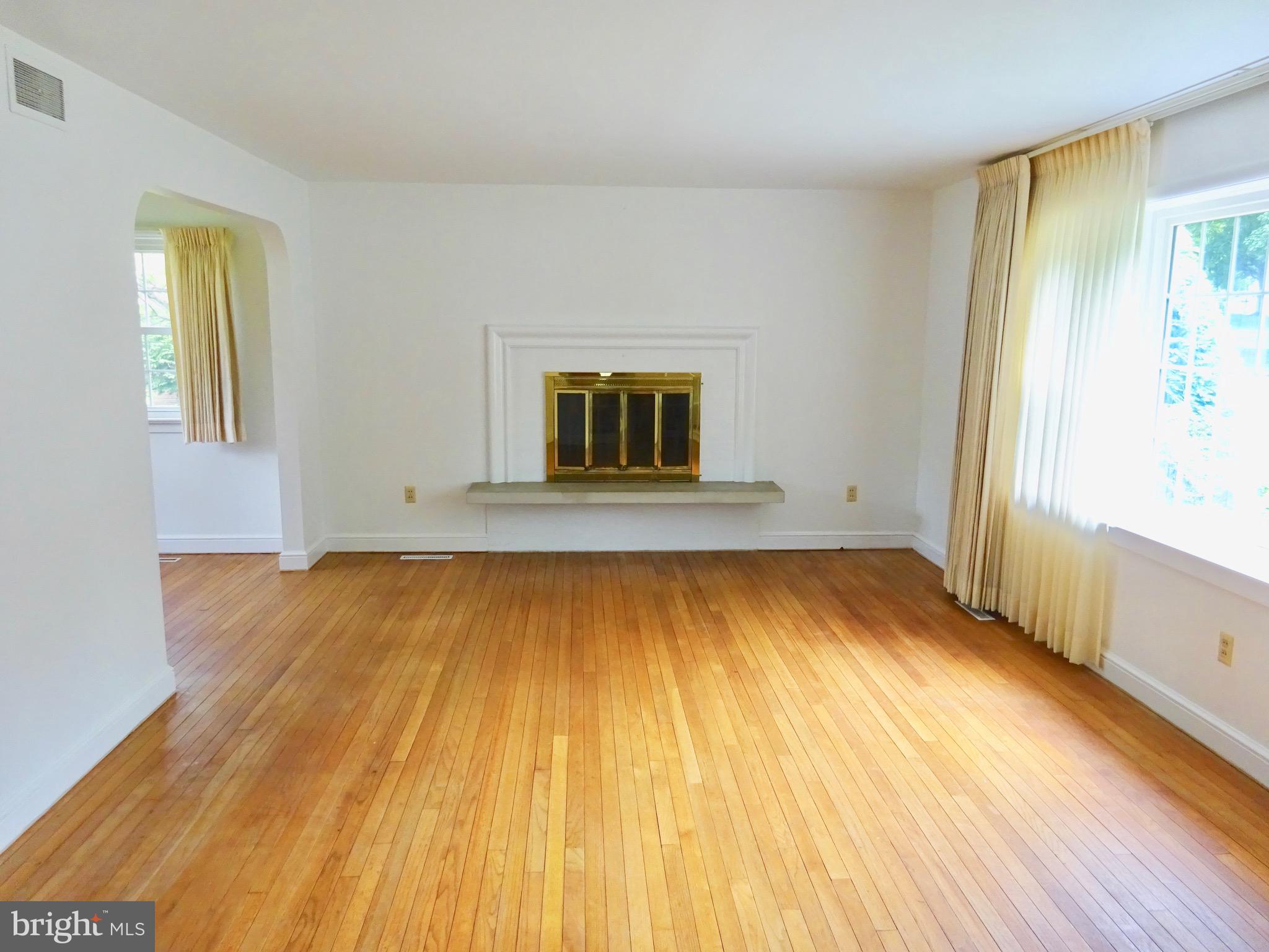 1355 Museum Road Reading, PA 19611 - Photo 10 of 43 Living Room