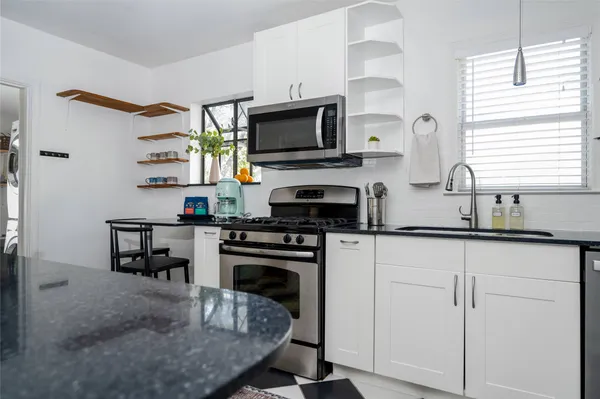 $725,000 | 5204 Avenue G, Austin, TX 78751