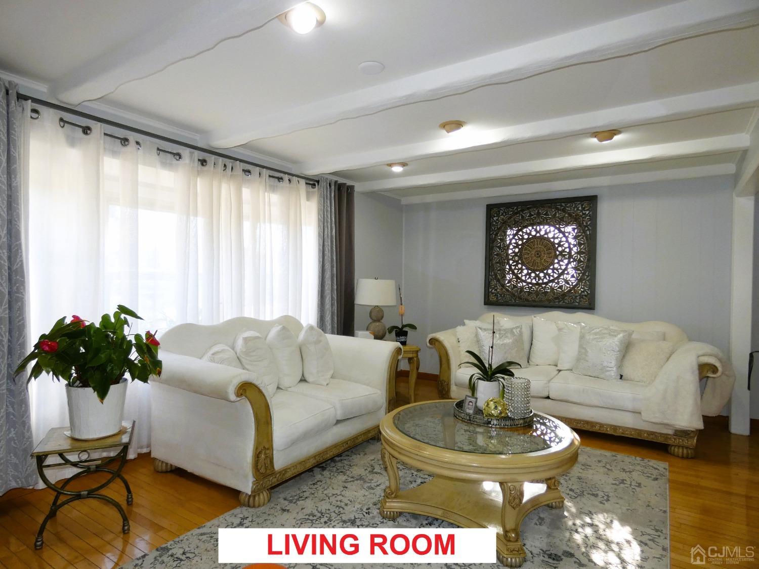 412 Chain O' Hills Road Colonia, NJ 07067 - Photo 4 of 34 a living room with furniture and a potted plant