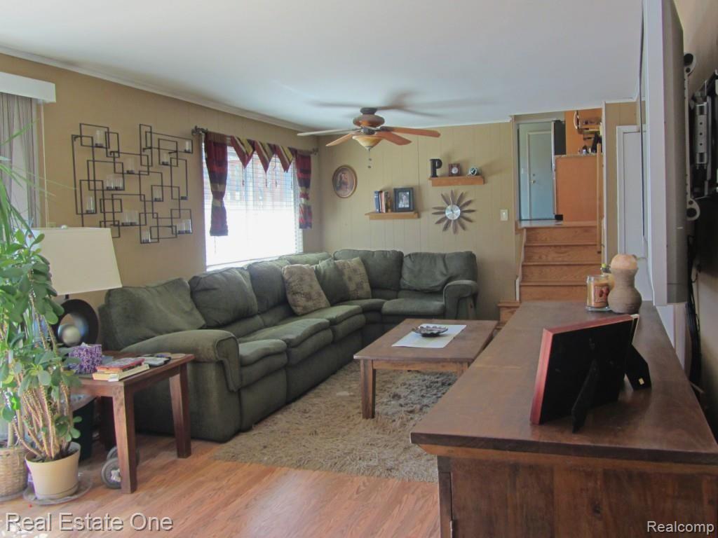 3821 Stonecrest Road West Bloomfield, MI 48322 - Photo 11 of 37 familyroom2_edited-2.jpg