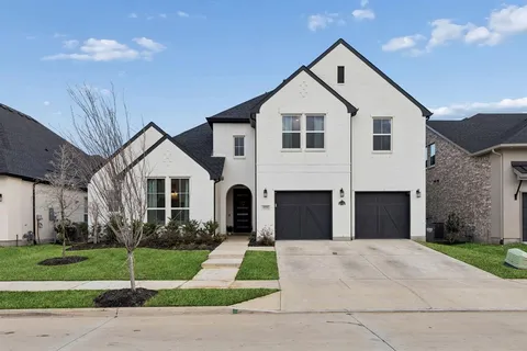 a view of outdoor space yard and front view of a house
