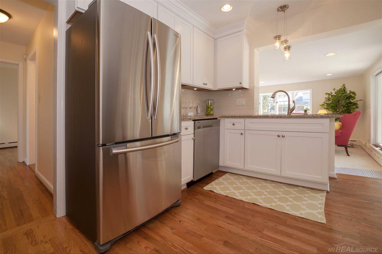 1155 Hampton Road Grosse Pointe Woods, MI 48236 - Photo 10 of 38