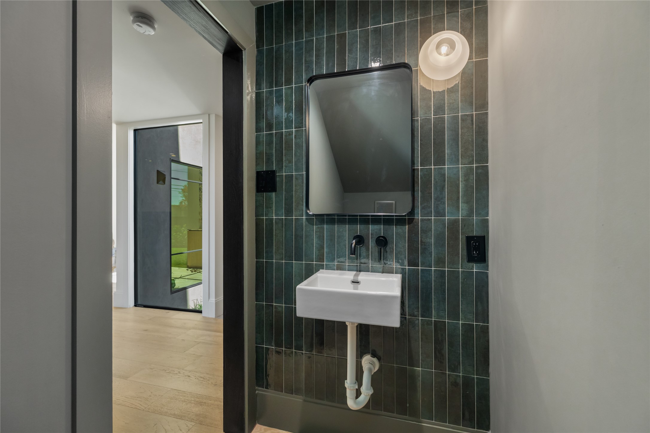 419 West 30th Street Houston, TX 77018 - Photo 19 of 45 a bathroom with a sink a toilet and a mirror