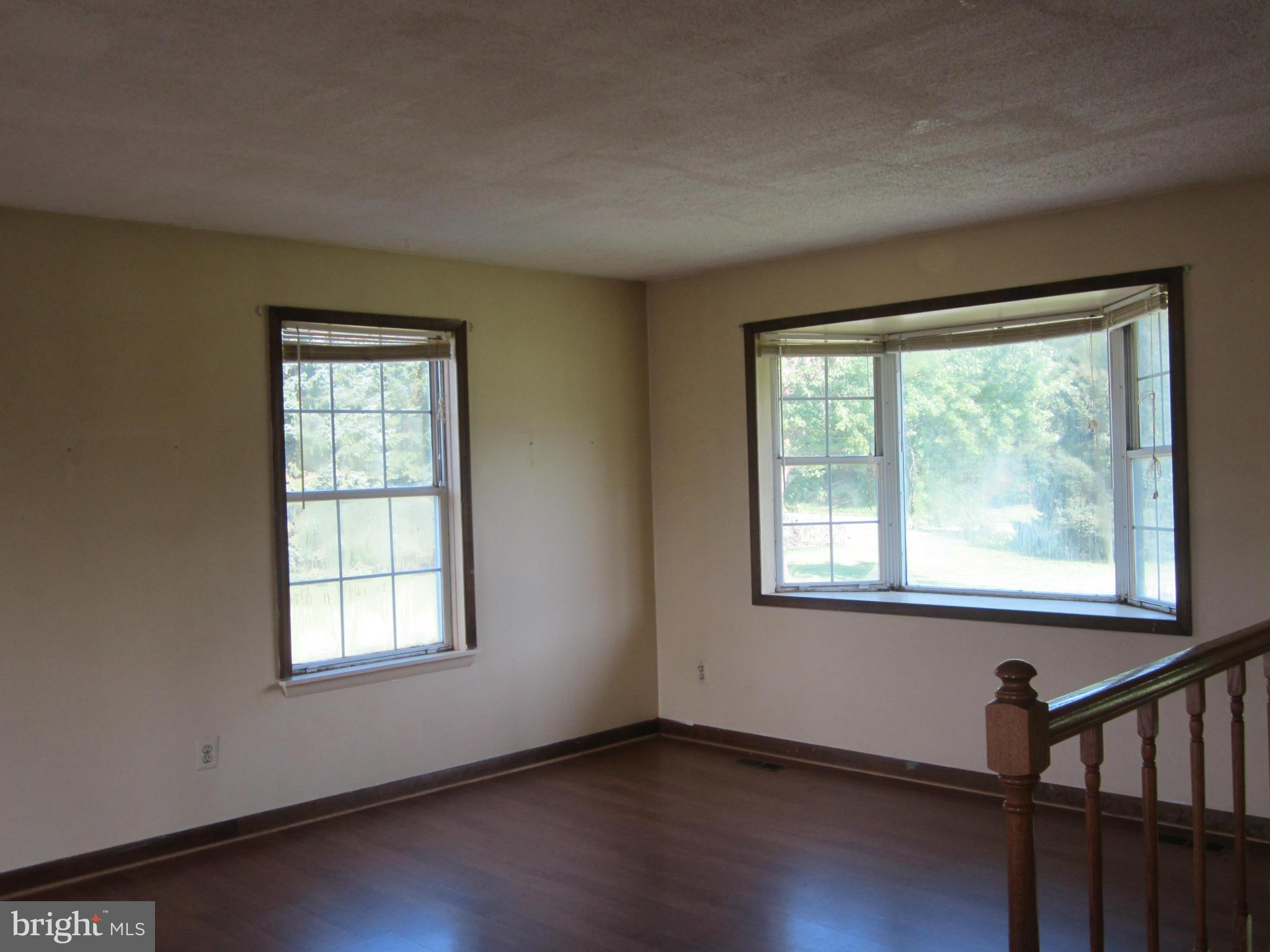 1925 Holland Cliffs Road Huntingtown, MD 20639 - Photo 2 of 20 Living Room