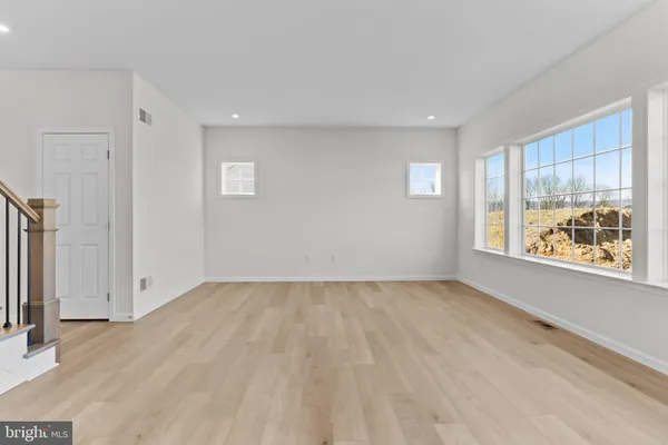 $3,295 | 32 Pamela Drive, Mechanicsburg, PA 17050