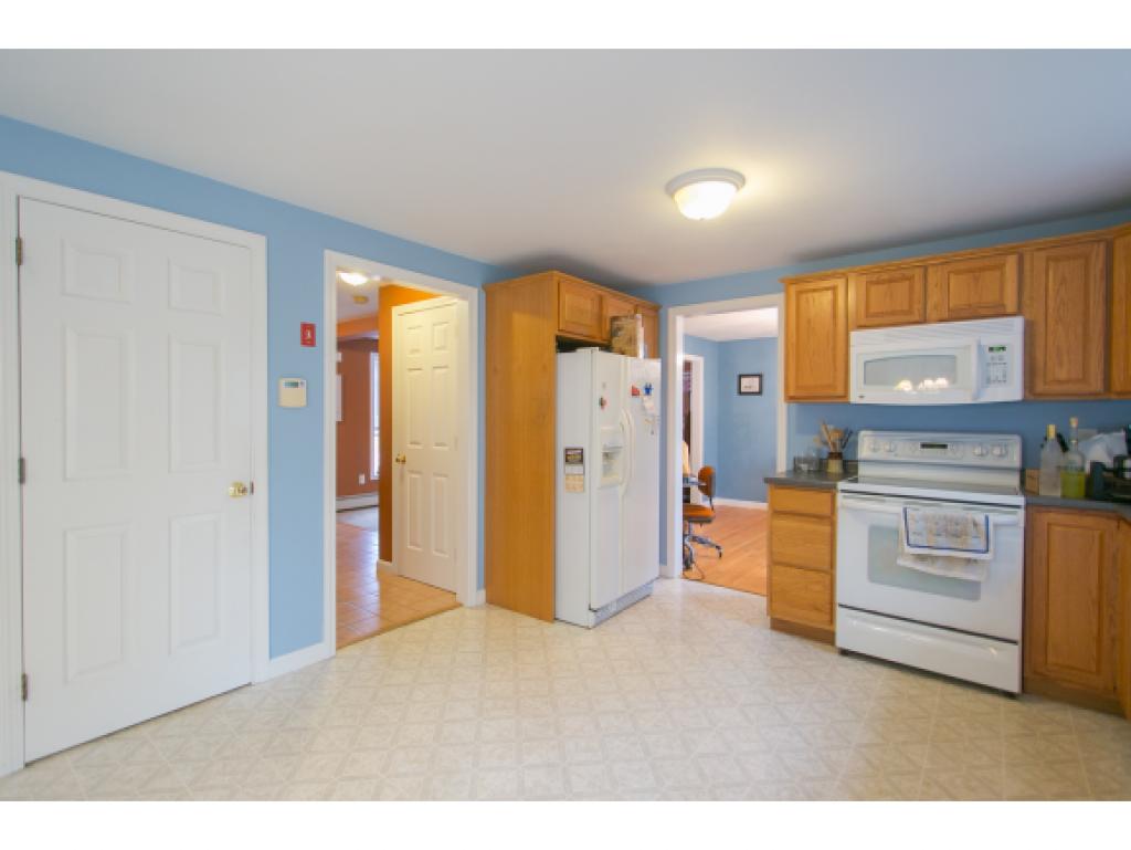 44 Old Auburn Road Derry, NH 03038 - Photo 3 of 15