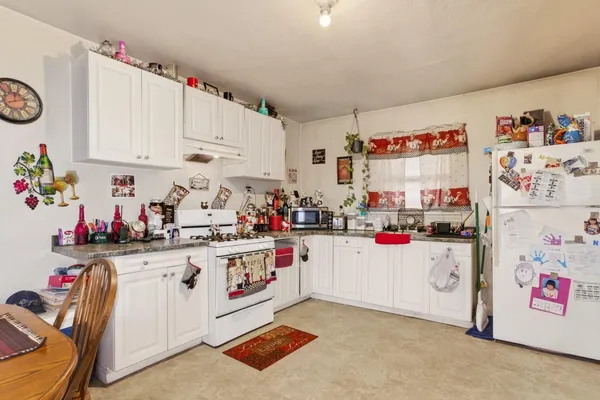 $299,999 | 408 J Street, Modesto, CA 95351
