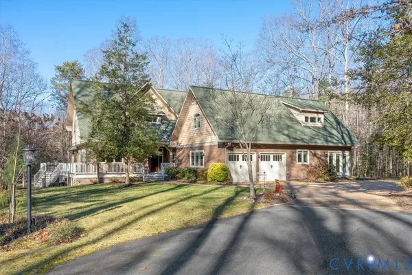 a view of an house with backyard and trees