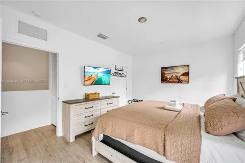 $4,000 | 170 Northwest 158th Street, Unit 2, Miami, FL 33169