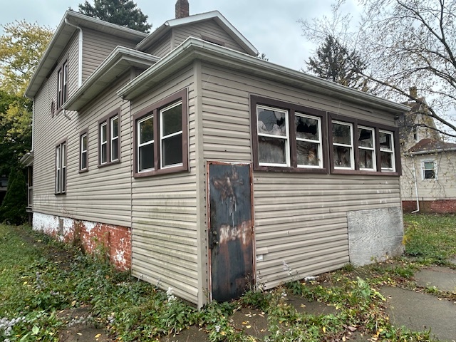 10230 South Union Avenue Chicago, IL 60628 - Photo 5 of 28 a front view of a house with plants