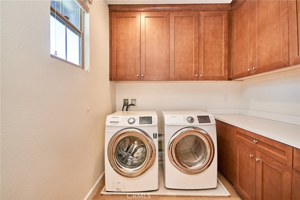 245 Snapdragon Lane Glendora, CA 91741 - Photo 40 of 42 a utility room with dryer and washer