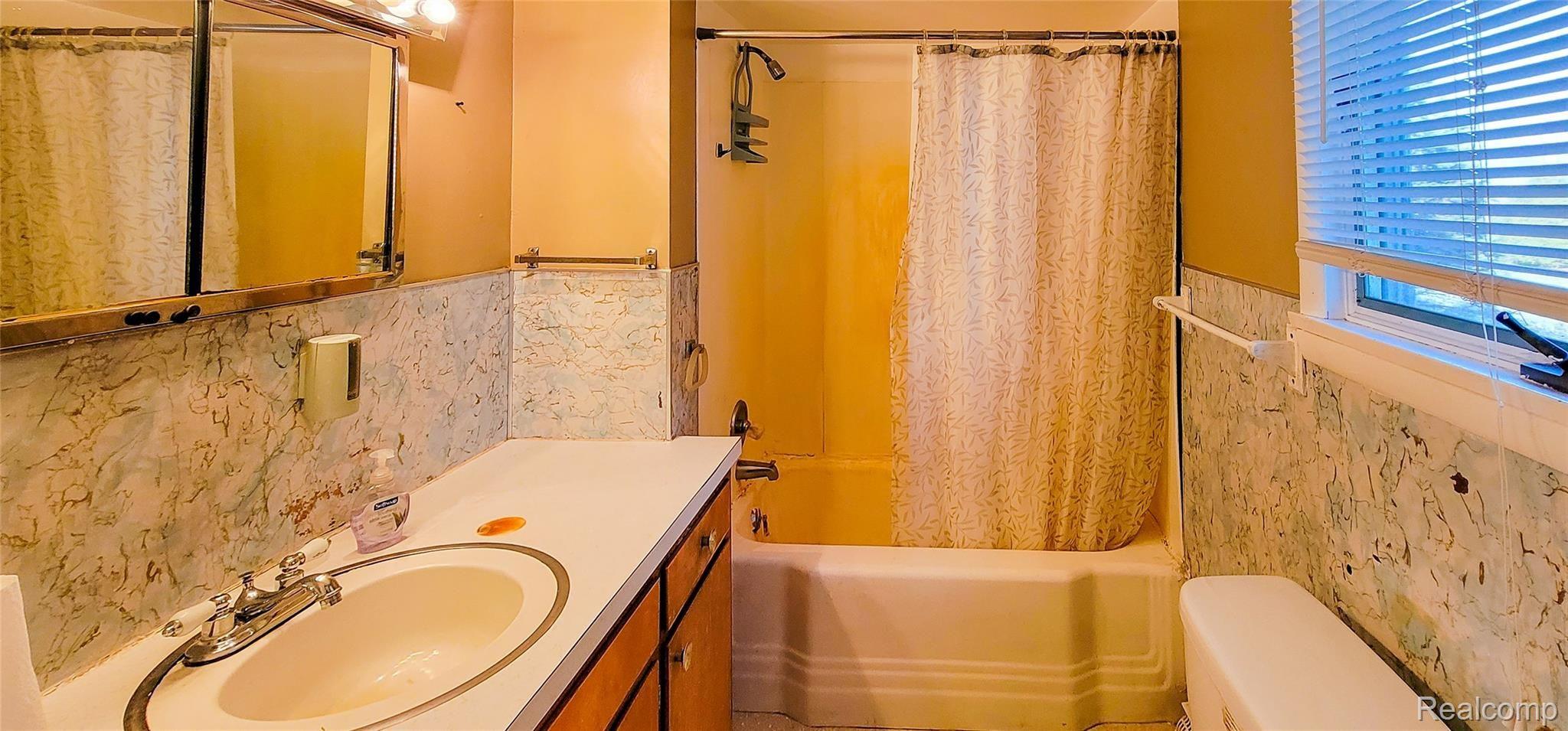 9221 North Lapeer Road Mayville, MI 48744 - Photo 23 of 34 9221 Lapeer Rd Sherie-150204.jpg