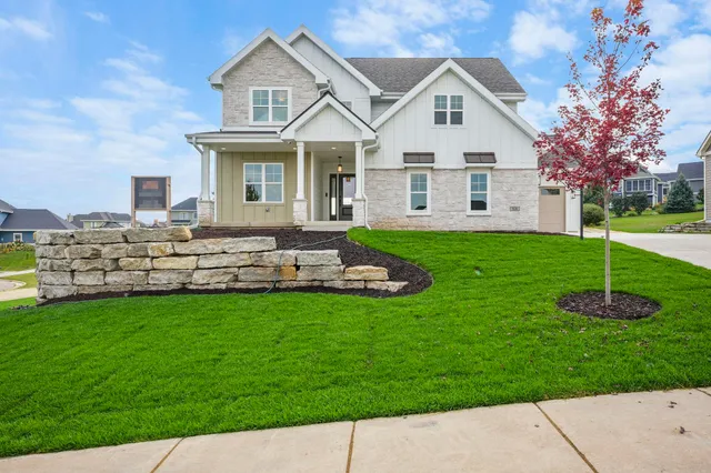 $989,900 | 920 Carnoustie Way, Oregon, WI 53575