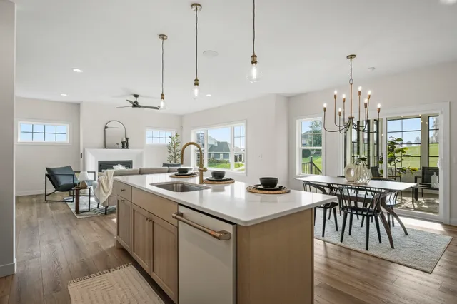 $989,900 | 920 Carnoustie Way, Oregon, WI 53575