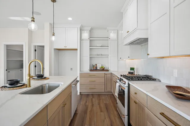 $989,900 | 920 Carnoustie Way, Oregon, WI 53575